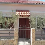 Apartment Smilje I Maslina Gornji Karin